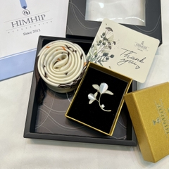 Set Quà Tặng Khăn Lụa Vuông Khổ 70 Kèm Cài Áo - 226 (Combo đã bao gồm túi hộp thiệp)