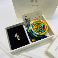 Set Quà HimHip Khăn Lụa Vuông 70x70cm & Cài Áo Kèm Túi Hộp Thiệp - 503