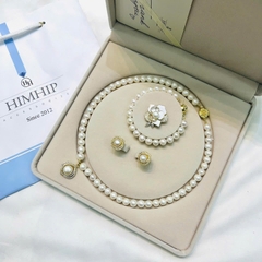 [Thiết Kế] Set Trang Sức HimHip Vòng Cổ 44cm, Vòng Tay 19cm, Khuyên Tai, Cài Áo Hoa Trắng Nhụy Trai Kèm Hộp Nhung