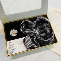 Set Quà HimHip Khăn Lụa Vuông 70x70cm & Cài Khăn, Cài Áo Kèm Túi Hộp Thiệp - 617