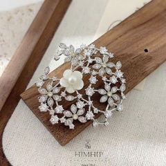 Trâm, Ghim Cài Áo Himhip HKCC Bụi Hoa Trà Gắn Đá Phale Lấp Lánh 4x3.7cm