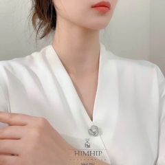 Pin Cài Tự Hít HimHip HKCC Hoa Trà Nhỏ Nụ Giả Trai Gắn Hạt Phale 1.5cm