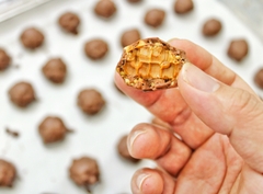 HỘP SÔ CÔ LA SỮA ROCHER HẠT ÓC CHÓ 80G