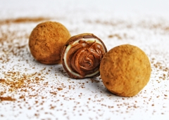 HỘP SÔ CÔ LA TRUFFLE NHÂN GIANDUJA HẠT PHỈ 80G