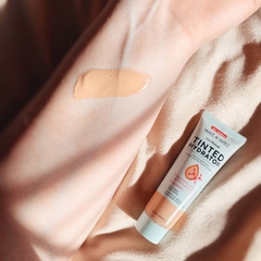 Kem nền dưỡng da Wet n Wild Tinted Hydrator