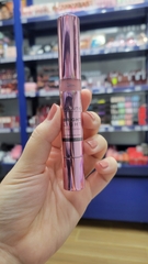 Kem bắt sáng Revolution màu Divine Dark Pink