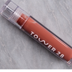Son bóng dưỡng môi có màu Tower28 Milky Lip Jelly