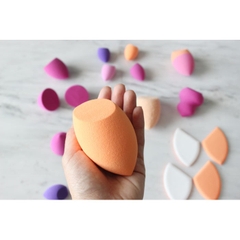 ??Bông mút trang điểm Real Techniques đi kèm hộp đựng??