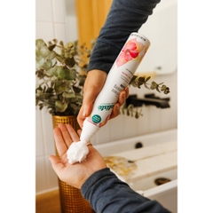 Dầu xịt gội đầu khô Batiste dạng bọt mới - Dry Shampoo Waterless Cleansing Foam 125 ml