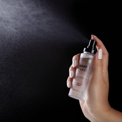 Chai xịt giữ lớp trang điểm Milani Make It Last Setting Spray suốt 16h -