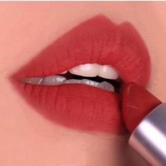 Son thỏi lì matte MAC Powder Kiss Lipstick