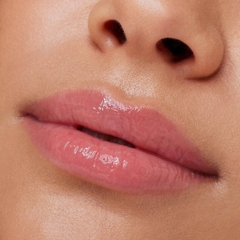 Son bóng dưỡng môi có màu Essence Extreme Care Hydrating Glossy Balm