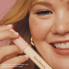 Kem làm sáng quầng mắt Rare Beauty Positive Light Under Eye Brightener