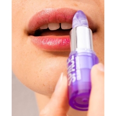Son đổi màu Essence Space Glow Color Changing Lipstick