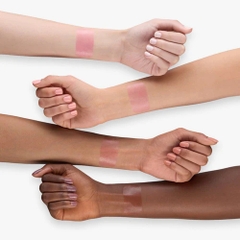 Son dưỡng dạng dầu Essence Electric Glow Colour Changing Lip and Cheek Oil