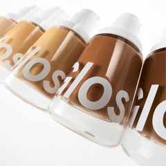 Kem nền Glossier Stretch Fluid Foundation for Buildable Coverage