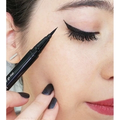 Bút kẻ mắt nước Stila Stay All Day® Waterproof Liquid Eye Liner không lem không trôi