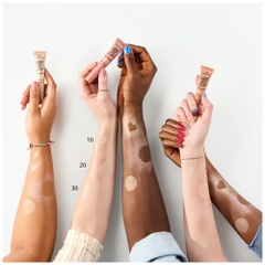 Kem bắt sáng Essence Baby Got Glow Liquid Highlight