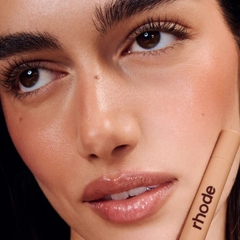 Chì kẻ viền môi Rhode The Peptide Lip Shape