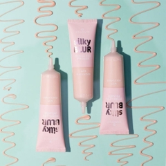 Kem lót kiểm soát dầu và se lỗ chân lông Essence Silky Blur Poreless Primer 30ml