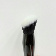 Cọ đa năng tán nền đầu vát Amora Slanted Foundation Brush F02