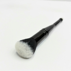 Cọ 2 đầu kem nền và kem che khuyết điểm Amora Dual-Ended Foundation & Concealer Brush DE01