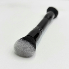 Cọ 2 đầu kem nền và phấn phủ Amora Dual-Ended Foundation & Powder Brush DE03