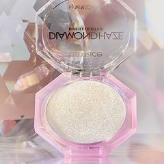 Phấn bắt sáng Catrice Highlighter Diamond Haze 010 Gimme Glitter 6g