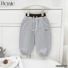  Quần dài quần da cá lưng thun phối màu bo chun họa tiết thêu chữ Hey cho bé trai bé gái size 9 tới 28kg BERNIE H0925Q37