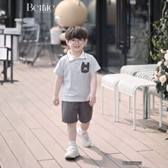 Set bộ polo tay ngắn cổ dệt họa tiết kẻ ghi phối túi ngực kèm quần short kaki size 1 đến 7 tuổi BERNIE H1025B63