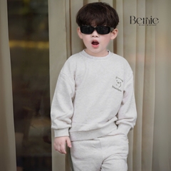 Set bộ dài chất da cá họa tiết thêu gấu kèm quần dài phối sọc rêu cho bé trai size 1 đến 7 tuổi BERNIE T0425B46