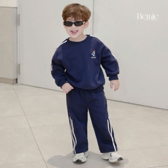 Set bộ dài thể thao phối sọc họa tiết hình thêu Hey boy kèm quần dài cho bé trai size 1 đến 7 tuổi BERNIE H0525B24