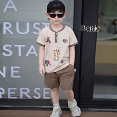 Set bộ tay ngắn cổ trụ họa tiết Gấu Funny và quần short đi chơi đi biển cho bé trai size 1 tới 7 tuổi BERNIE H1125B37