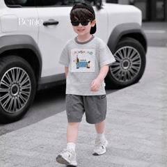 Set bộ bé trai áo thun tay ngắn họa tiết kẻ ngang Sausage Dog kèm quần short kaki cho bé trai size 9 đến 28kg BERNIE H0326B37
