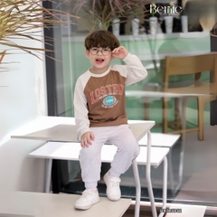 Set bộ tay dài chất thun cotton họa tiết bóng bầu dục màu nâu kèm quần dài cho bé trai size 1 đến 7 tuổi BERNIE H0425B52