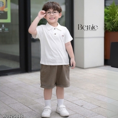 Set bộ polo tay ngắn màu trắng kem họa tiết in túi và chữ kèm quần short nâu cho bé trai 1 đến 7 tuổi BERNIE H0225B25