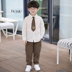 Set sơ mi Diamond áo tay dài màu trắng quần kaki kèm cà vạt thêu huy hiệu bé trai 9 tới 25kg BERNIE H0526B62SM