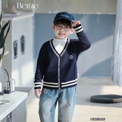 Áo len Cadigan Smart Boy phong cách vintage họa tiết huy hiệu cho bé trai bé gái size 9 đến 25kg BERNIE H1025A06