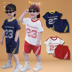 Set bộ bé trai tay ngắn phong cách thể thao họa tiết in chữ và số 23 kèm quần short size 9 tới 28kg BERNIE T1025B71