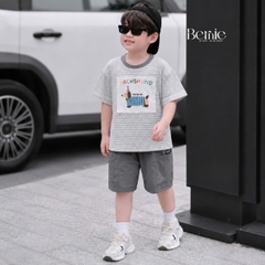 Set bộ bé trai áo thun tay ngắn họa tiết kẻ ngang Sausage Dog kèm quần short kaki cho bé trai size 9 đến 28kg BERNIE H0326B37