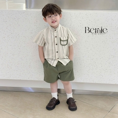 Set sơ mi cổ trụ chất đũi ngắn tay họa tiết thổ cẩm kèm quần short kaki cho bé từ 9kg tới 28kg BERNIE T1124B19