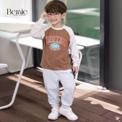 Set bộ tay dài chất thun cotton họa tiết bóng bầu dục màu nâu kèm quần dài cho bé trai size 1 đến 7 tuổi BERNIE H0425B52