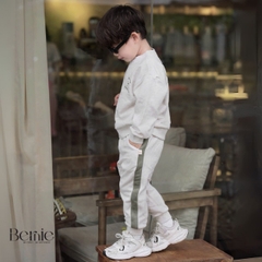 Set bộ dài chất da cá họa tiết thêu gấu kèm quần dài phối sọc rêu cho bé trai size 1 đến 7 tuổi BERNIE T0425B46