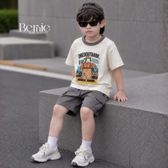 Set bộ tay ngắn áo thun họa tiết Happy Worker kèm quần short kaki cho bé trai size 9 đến 28kg BERNIE H0326B35