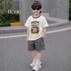 Set bộ tay ngắn áo thun họa tiết Happy Worker kèm quần short kaki cho bé trai size 9 đến 28kg BERNIE H0326B35