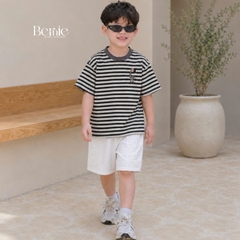 Set bộ áo thun tay ngắn họa tiết kẻ ngang Safari kèm quần short kaki cho bé trai size 9 đến 28kg BERNIE H0326B38
