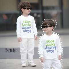 Áo thun áo phông tay dài in chữ Lucky nhiều màu unisex cho bé trai bé gái đi học đi chơi 9 đến 27kg BERNIE H0725A26