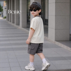 Set bộ tay ngắn áo thun họa tiết Happy Worker kèm quần short kaki cho bé trai size 9 đến 28kg BERNIE H0326B35