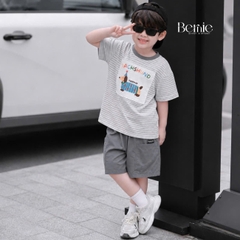Set bộ bé trai áo thun tay ngắn họa tiết kẻ ngang Sausage Dog kèm quần short kaki cho bé trai size 9 đến 28kg BERNIE H0326B37