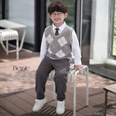 Set sơ mi Diamond áo tay dài màu trắng quần kaki kèm cà vạt thêu huy hiệu bé trai 9 tới 25kg BERNIE H0526B62SM